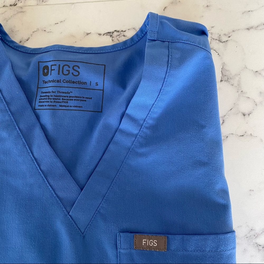 FIGS blue scrub set
